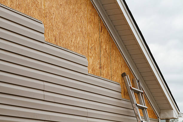 Professional Vinyl Siding technician working in Partlow, VA